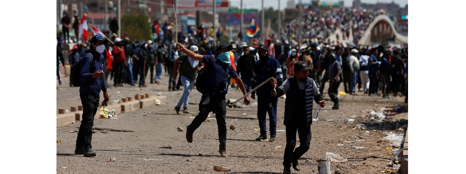 பெருவில் அரசுக்கு எதிரான போராட்டத்தில் 17 பேர் பலி